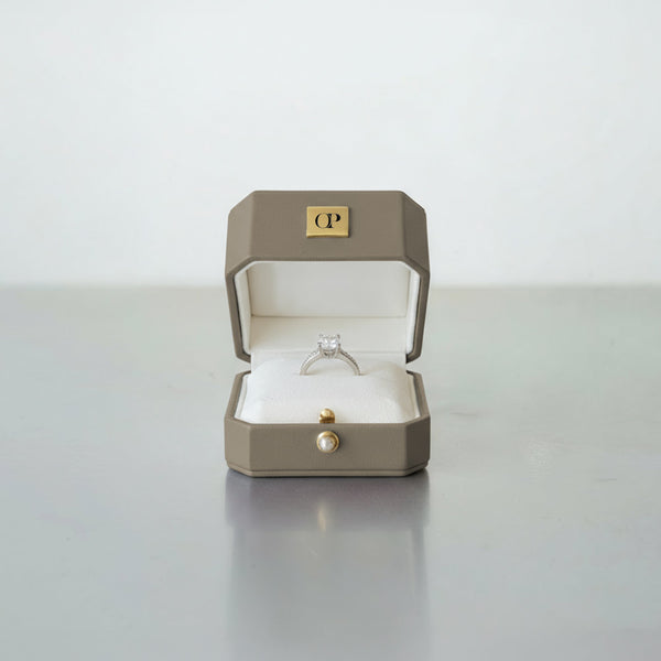 Elegante Leder-Ringbox in Braun