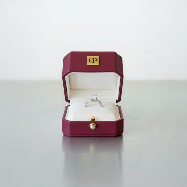 Elegante Leder-Ringbox in Rot