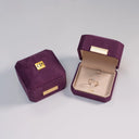 Elegante Samt-Ringbox in Lila OnePromise