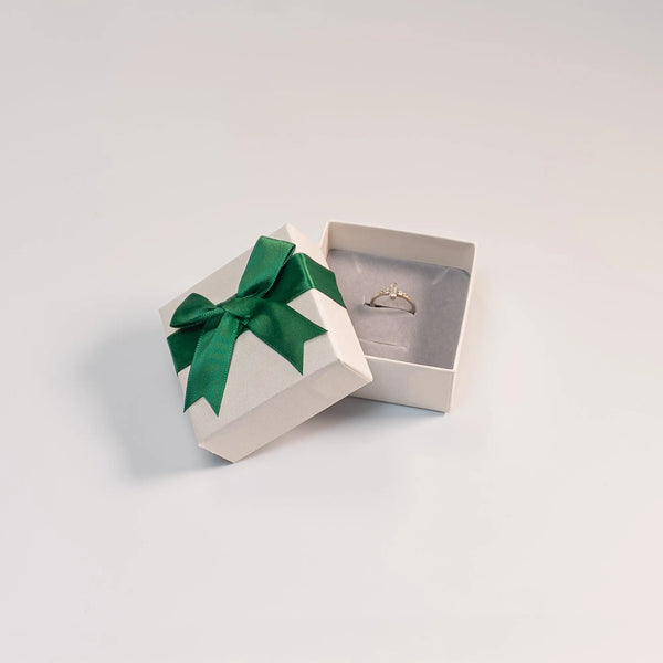 Papier-Ringbox mit Grüner Schleife