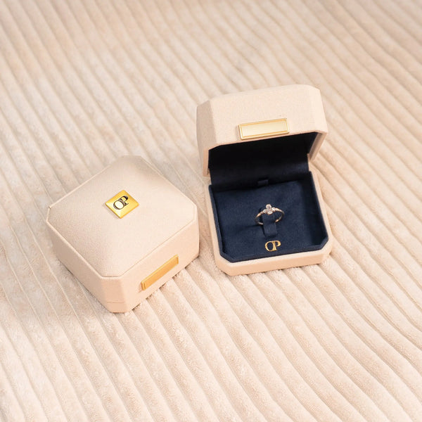 Elegante Samt-Ringbox in Beige