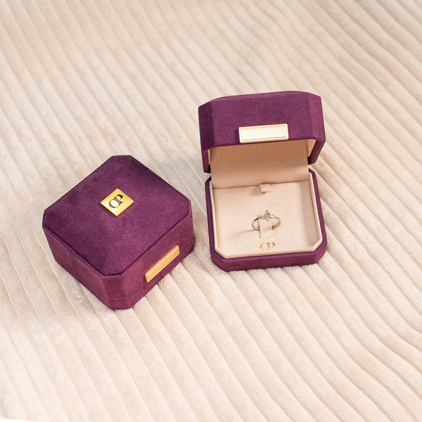 Elegante Samt-Ringbox in Lila